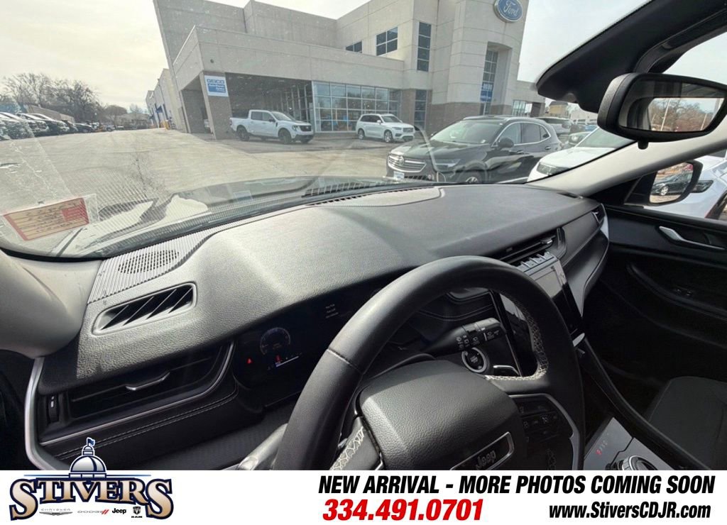 Used 2023 Jeep Grand Cherokee Laredo image 15