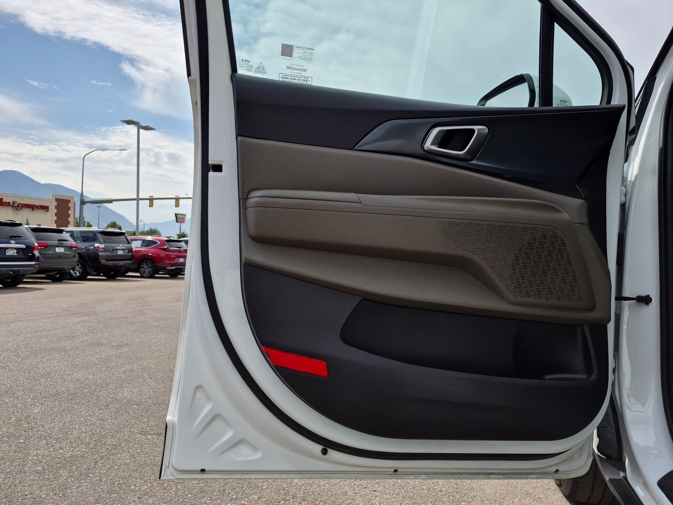 Used 2026 Kia Carnival LXS FWD image 15