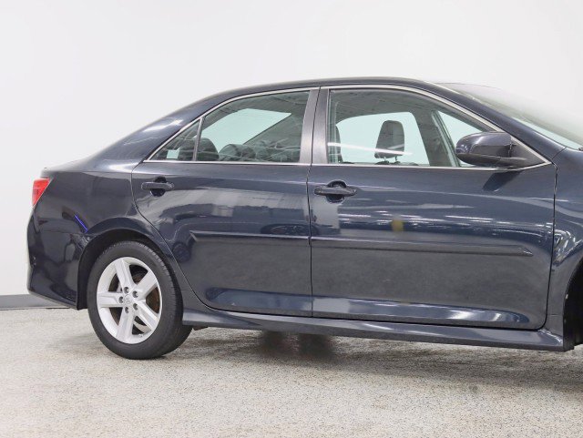 Used 2014 Toyota Camry SE image 3