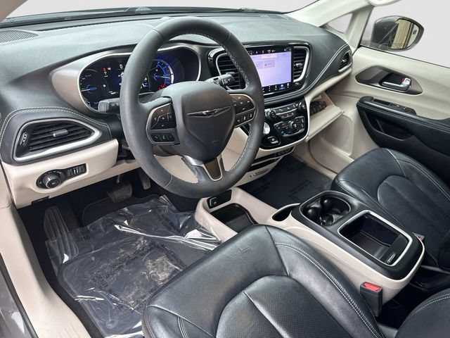 Used 2022 Chrysler Pacifica Touring-L w/ Uconnect Theater Family Group FWD image 13