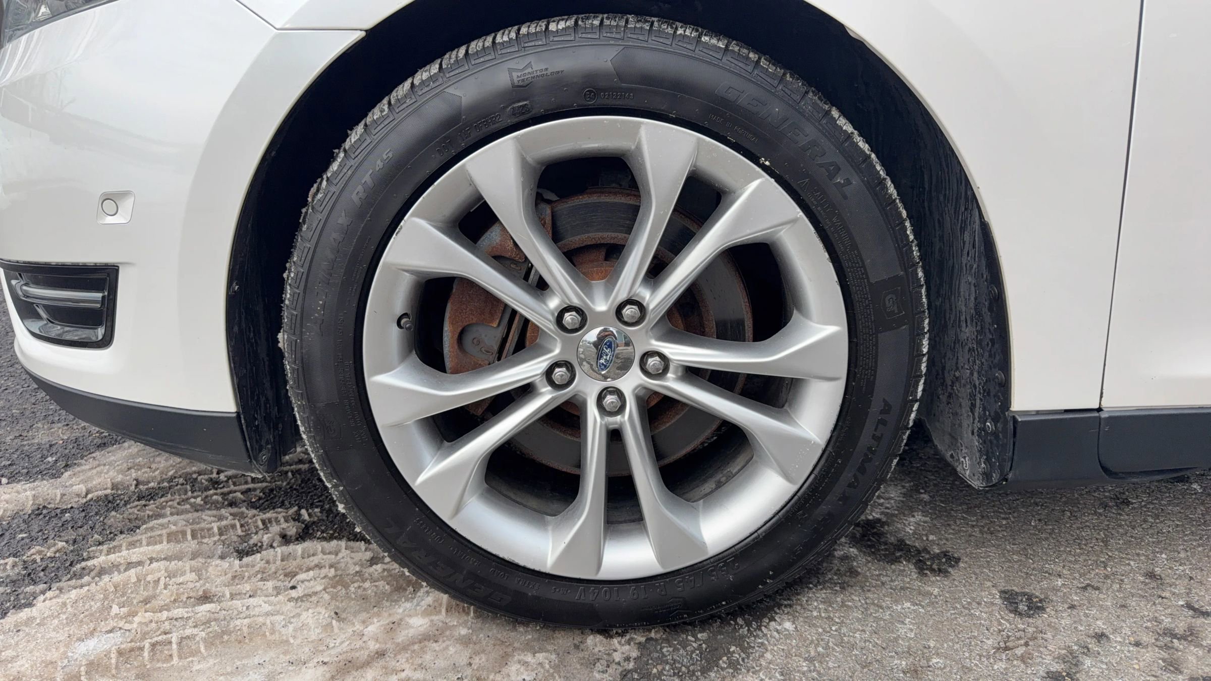 Used 2013 Ford Taurus SHO image 14