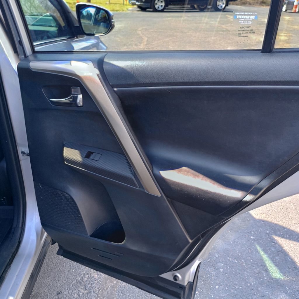 Used 2014 Toyota RAV4 Limited w/ Technology Package image 20