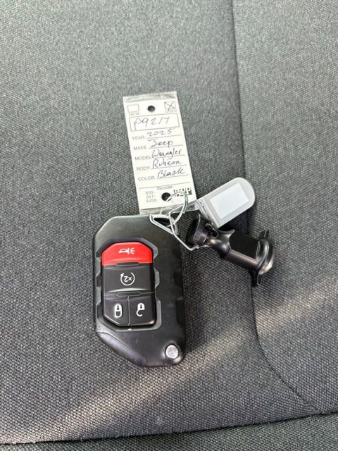 Used 2025 Jeep Wrangler Unlimited Rubicon w/ Convenience Group AWD/4WD image 6
