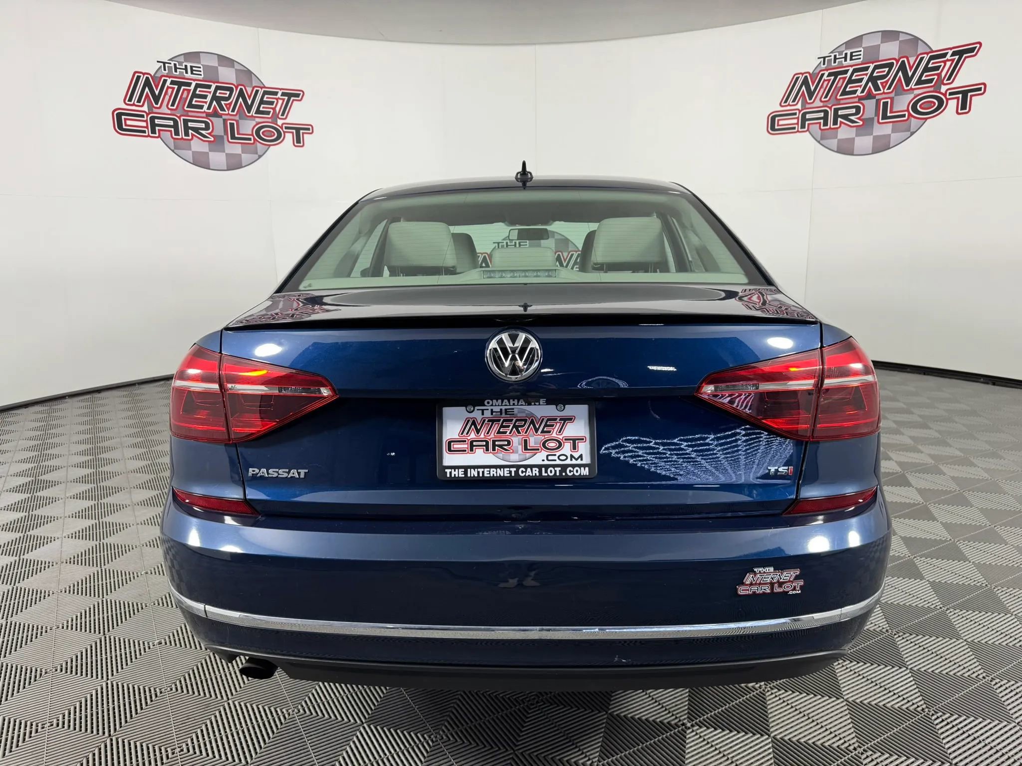 Used 2019 Volkswagen Passat 2.0T Wolfsburg w/ Wheels & Sunroof Package image 6