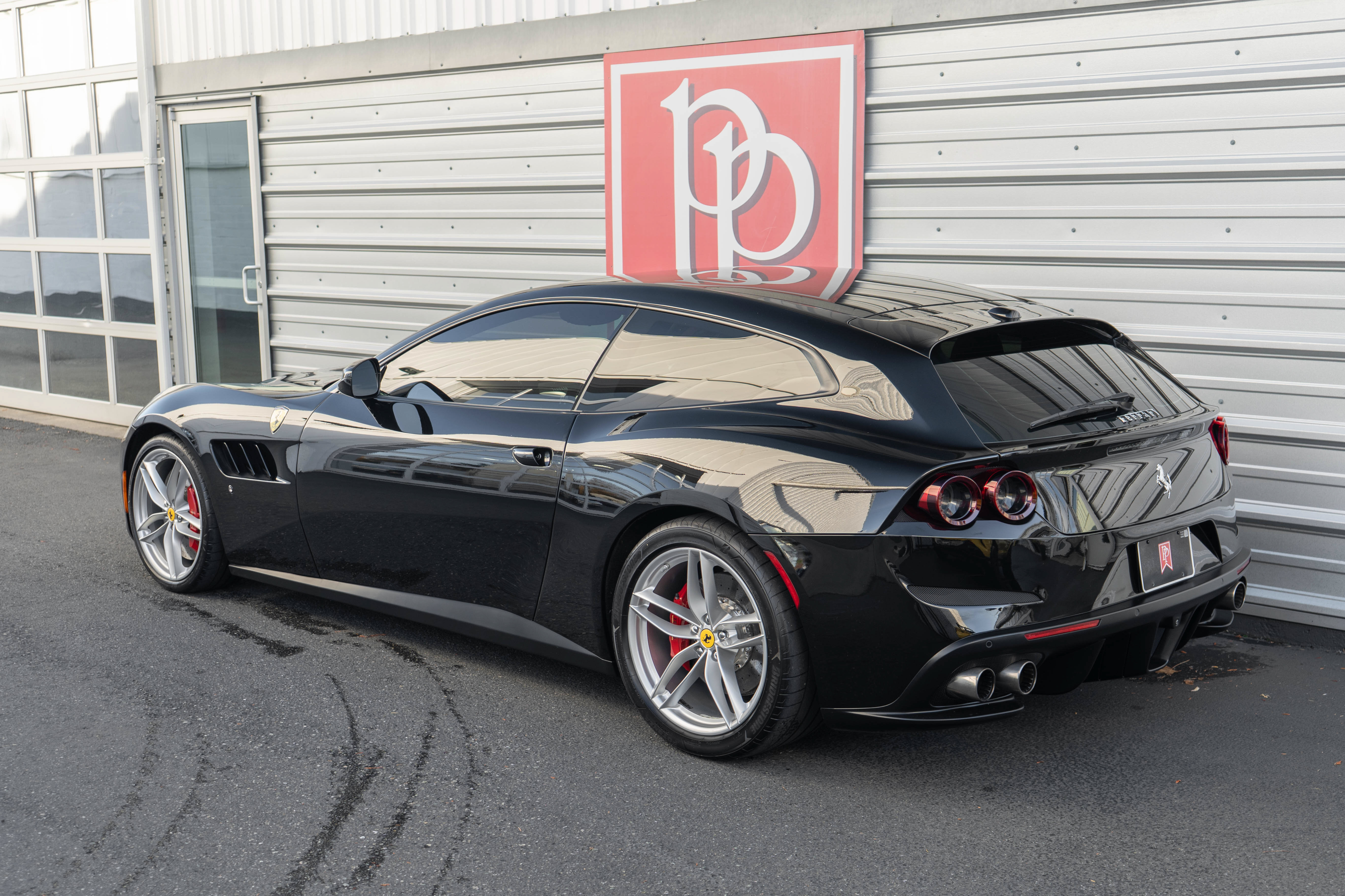 Used 2018 Ferrari GTC4Lusso T RWD image 46