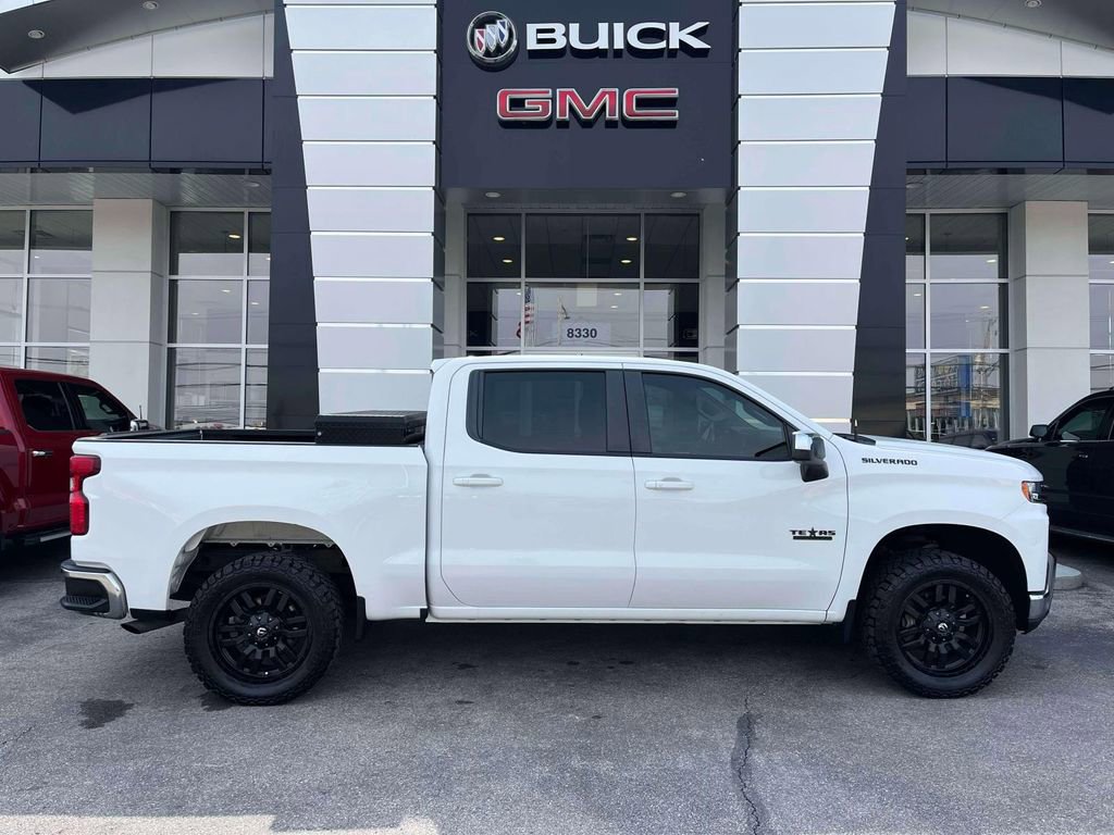 Used 2019 Chevrolet Silverado 1500 LT w/ Texas Edition image 2