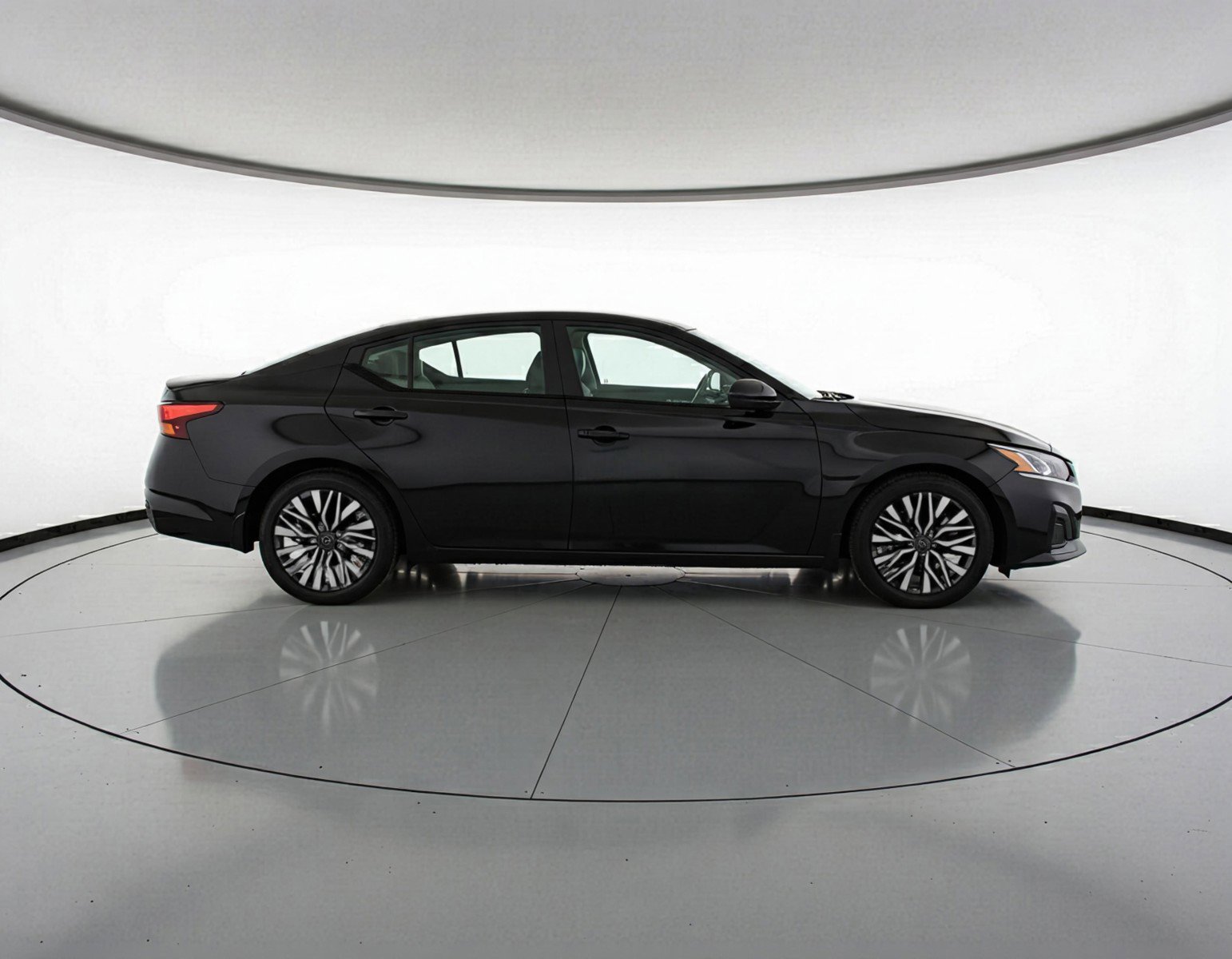 Used 2025 Nissan Altima 2.5 SV image 11
