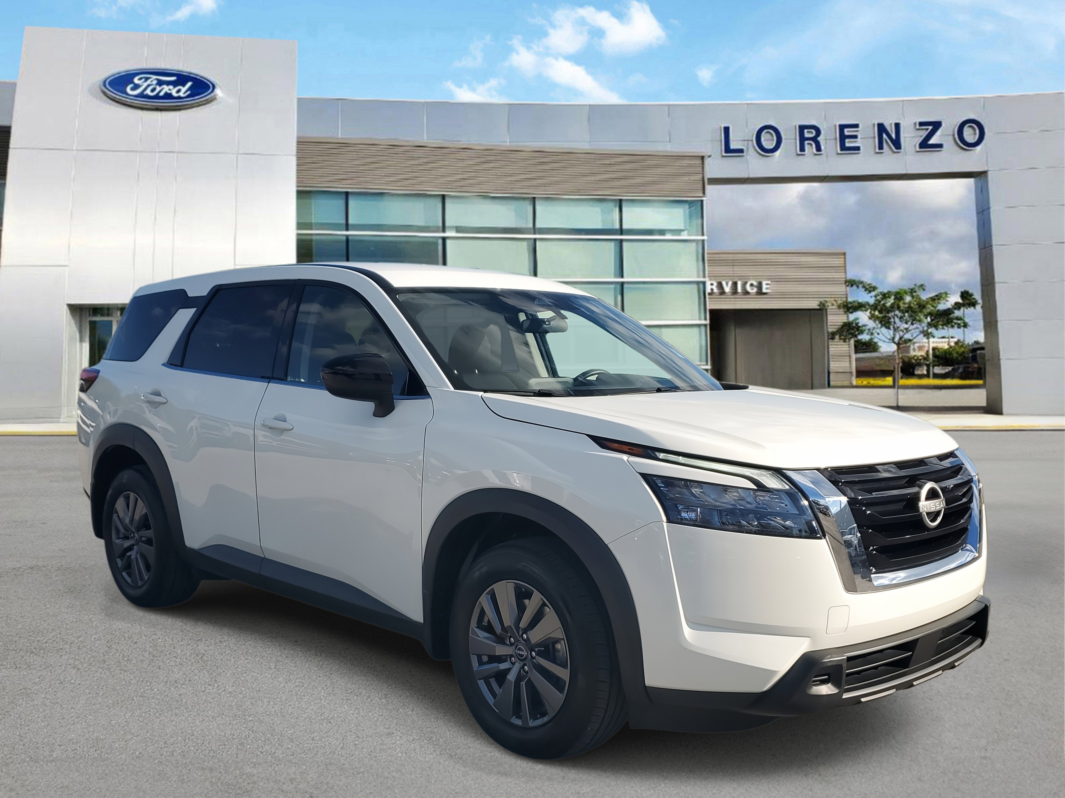 Used 2024 Nissan Pathfinder S image 3