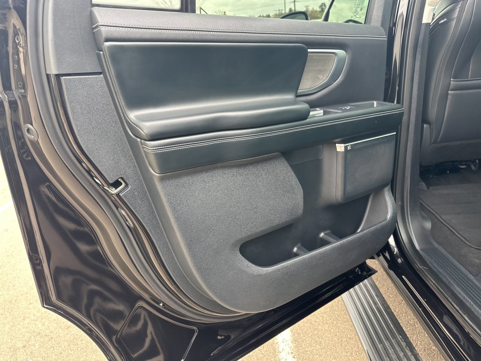 Used 2025 Ford Expedition Max Platinum AWD/4WD image 27