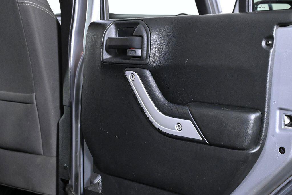 Used 2016 Jeep Wrangler Unlimited Sahara image 37