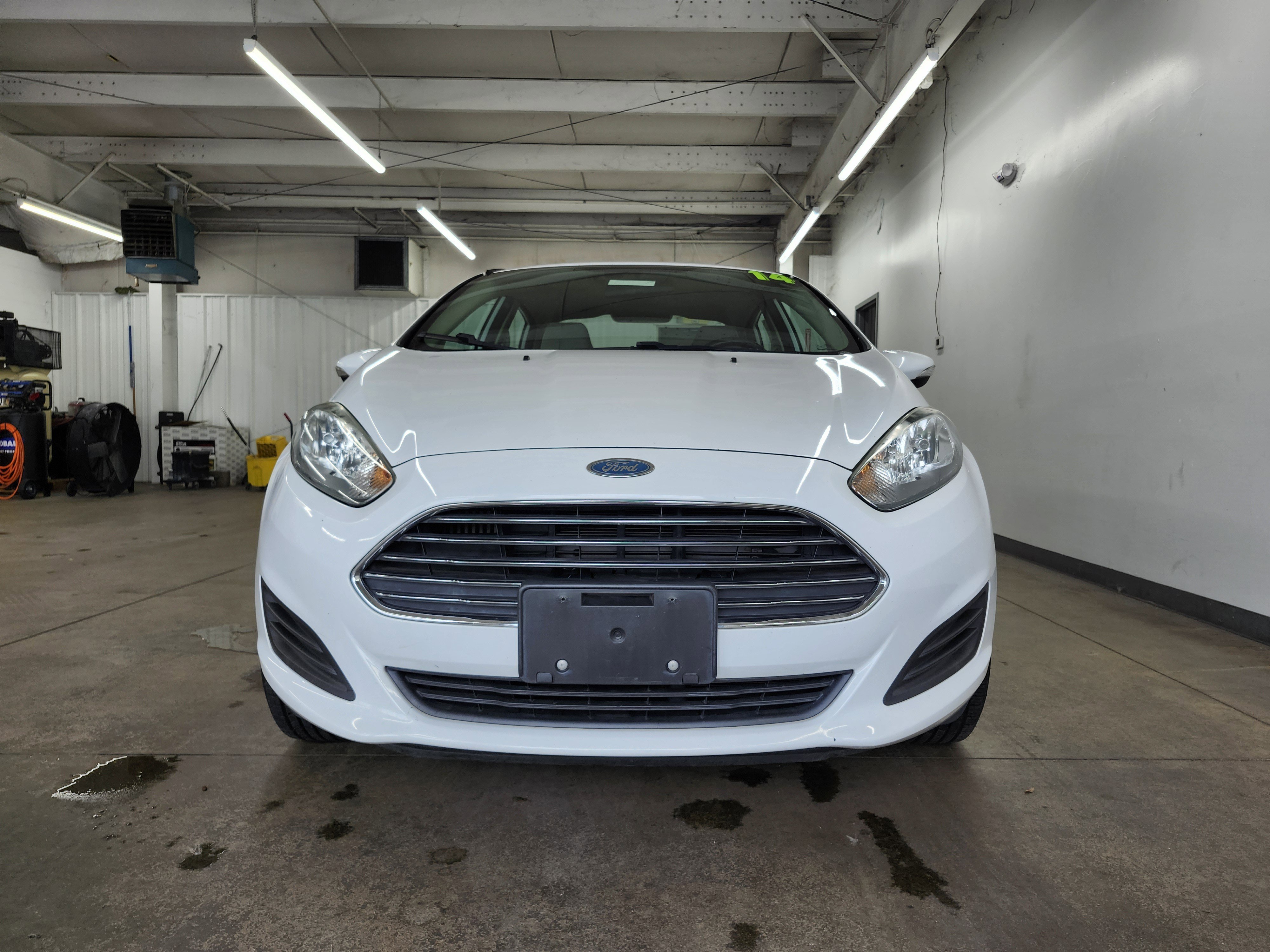 Used 2014 Ford Fiesta SE image 30