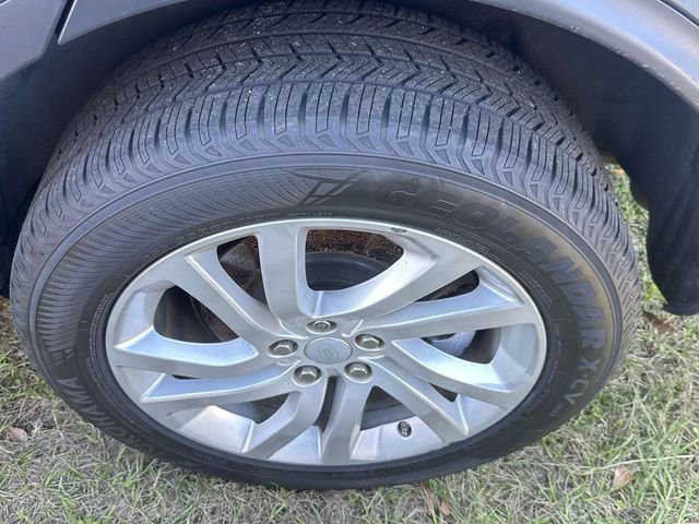 Used 2018 Land Rover Discovery SE image 19