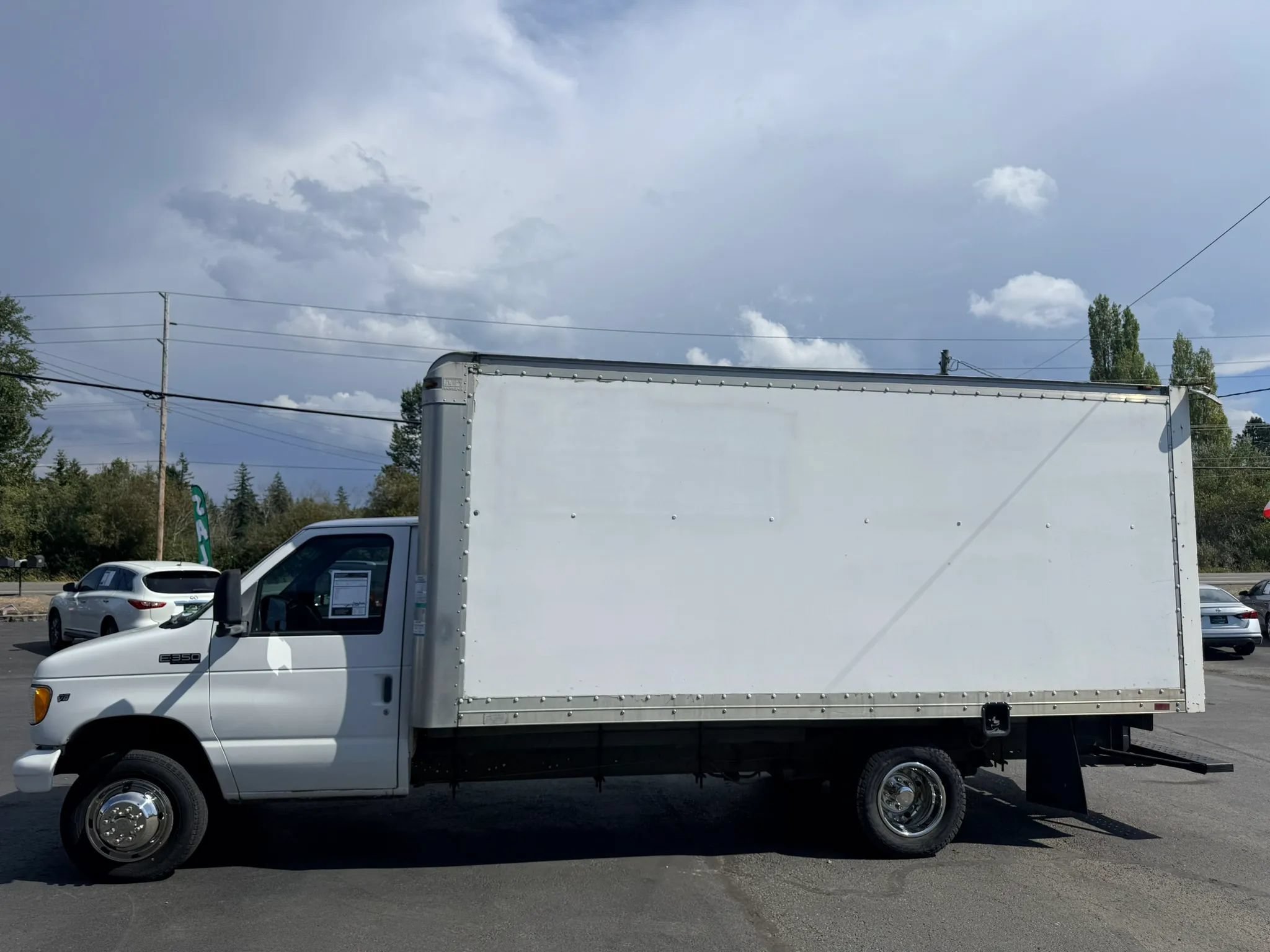 Used 2002 Ford E-350 and Econoline 350 Super Duty RWD image 4