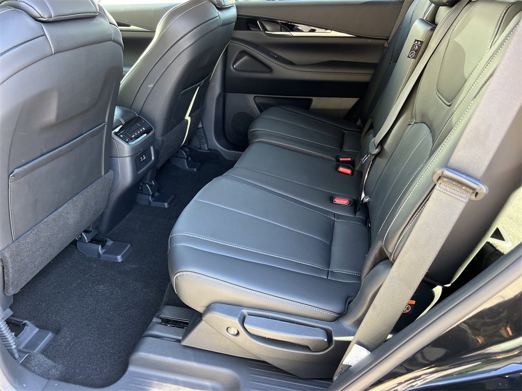 Certified 2025 INFINITI QX60 Pure image 17