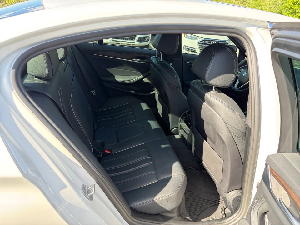 Used 2022 BMW 540i w/ Premium Package RWD image 29