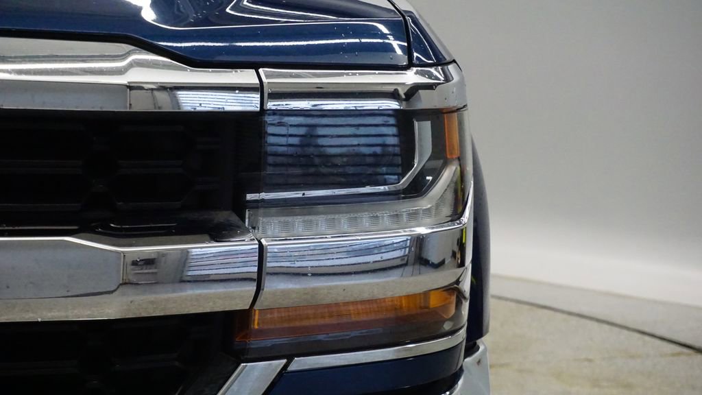 Used 2018 Chevrolet Silverado 1500 LT w/ All Star Edition image 9