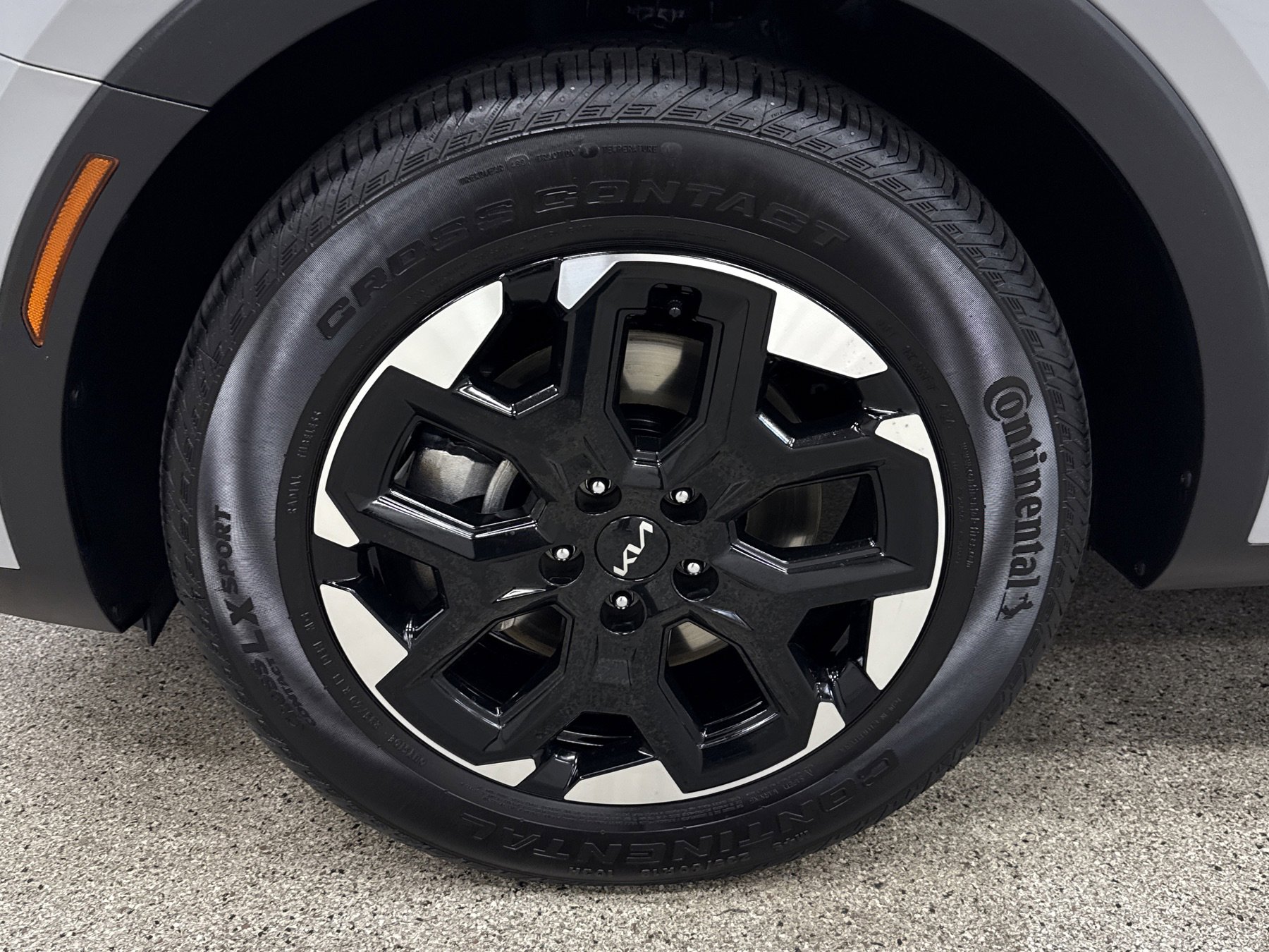 Used 2025 Kia Sorento S w/ Panoramic Sunroof Package image 2