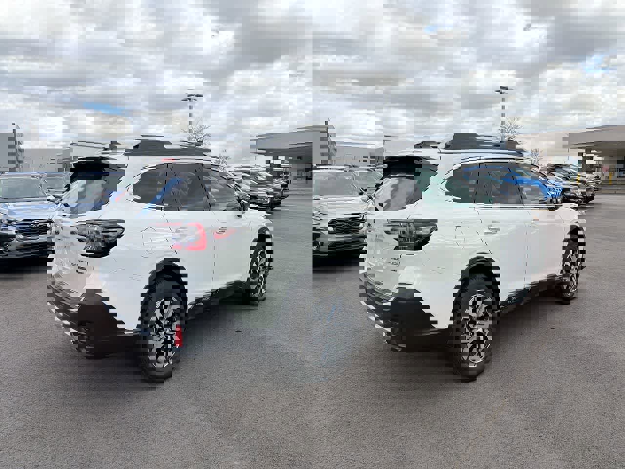 Used 2020 Subaru Outback Touring w/ Popular Package #2 image 13