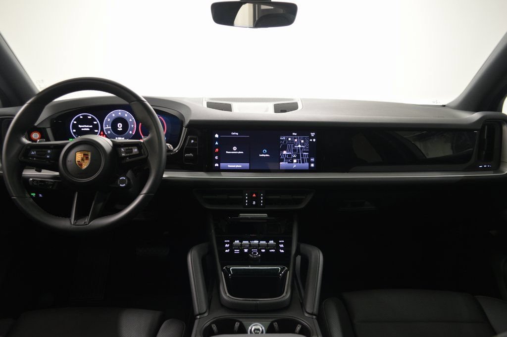 Certified 2025 Porsche Cayenne AWD/4WD image 37