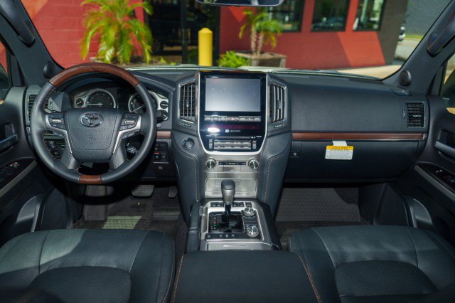 Used 2020 Toyota Land Cruiser Heritage Edition AWD/4WD image 17