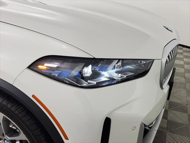Used 2025 BMW X5 xDrive40i w/ Parking Assistance Package AWD/4WD image 15