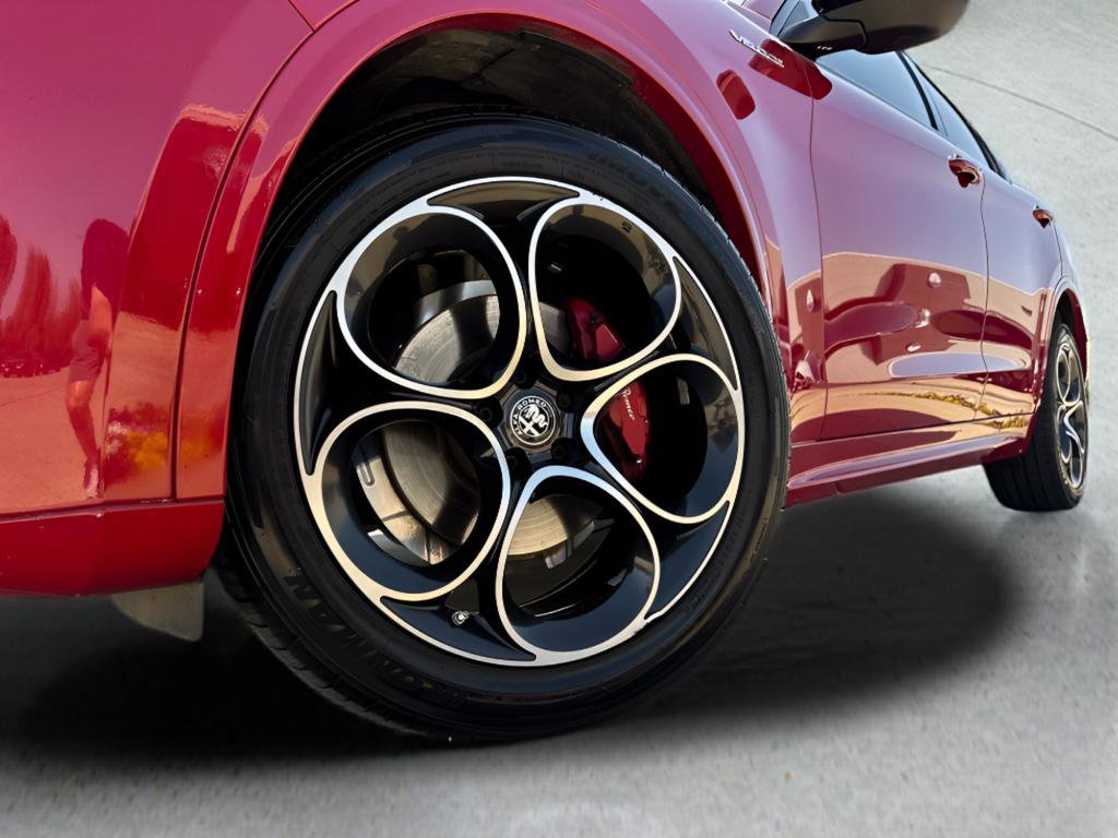 Used 2022 Alfa Romeo Stelvio Veloce image 10