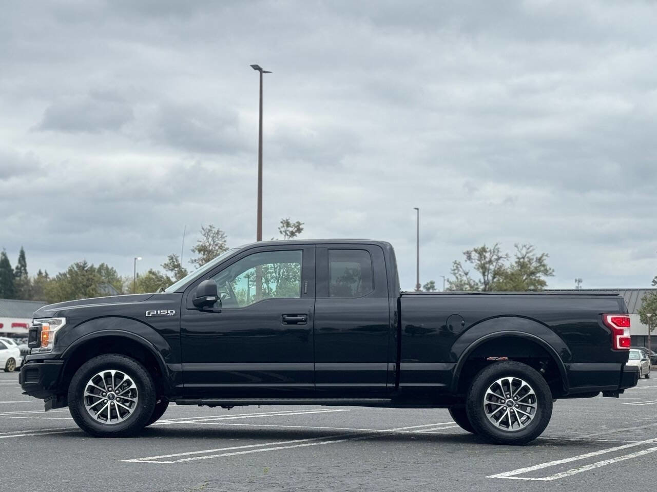 Used 2018 Ford F150 XLT w/ Equipment Group 302A Luxury AWD/4WD image 8