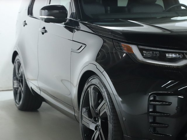 Used 2025 Land Rover Discovery Dynamic SE AWD/4WD image 12