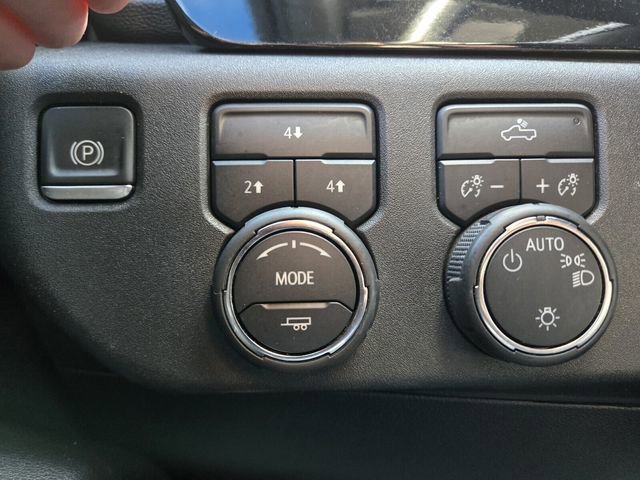 Used 2024 Chevrolet Silverado 3500 LT image 21