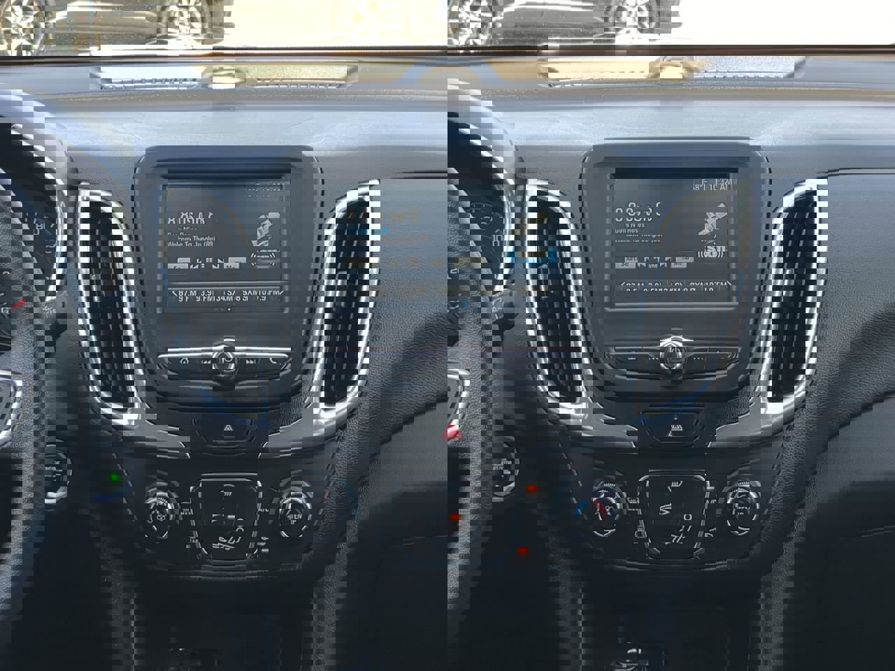 Used 2018 Chevrolet Equinox LT w/ LPO, Cargo Package FWD image 16