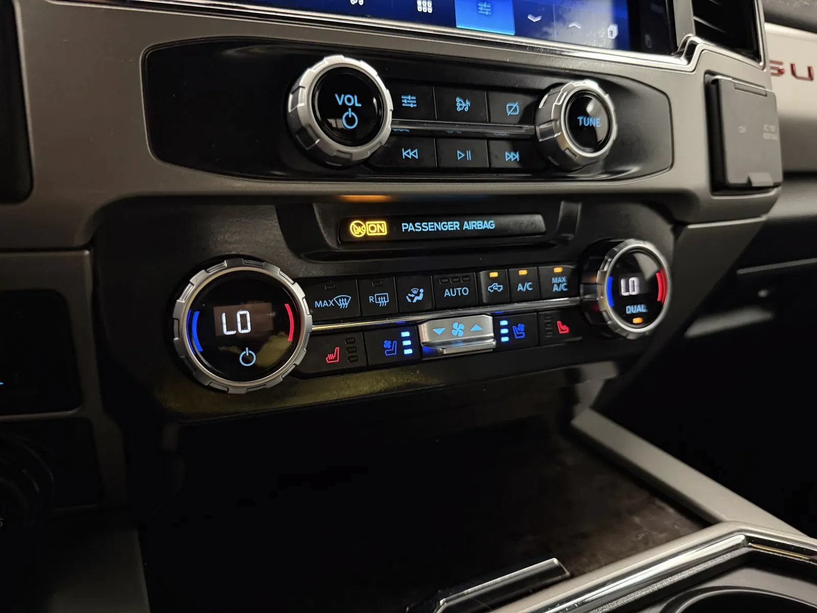 Used 2022 Ford F350 Lariat w/ Lariat Value Package RWD image 26