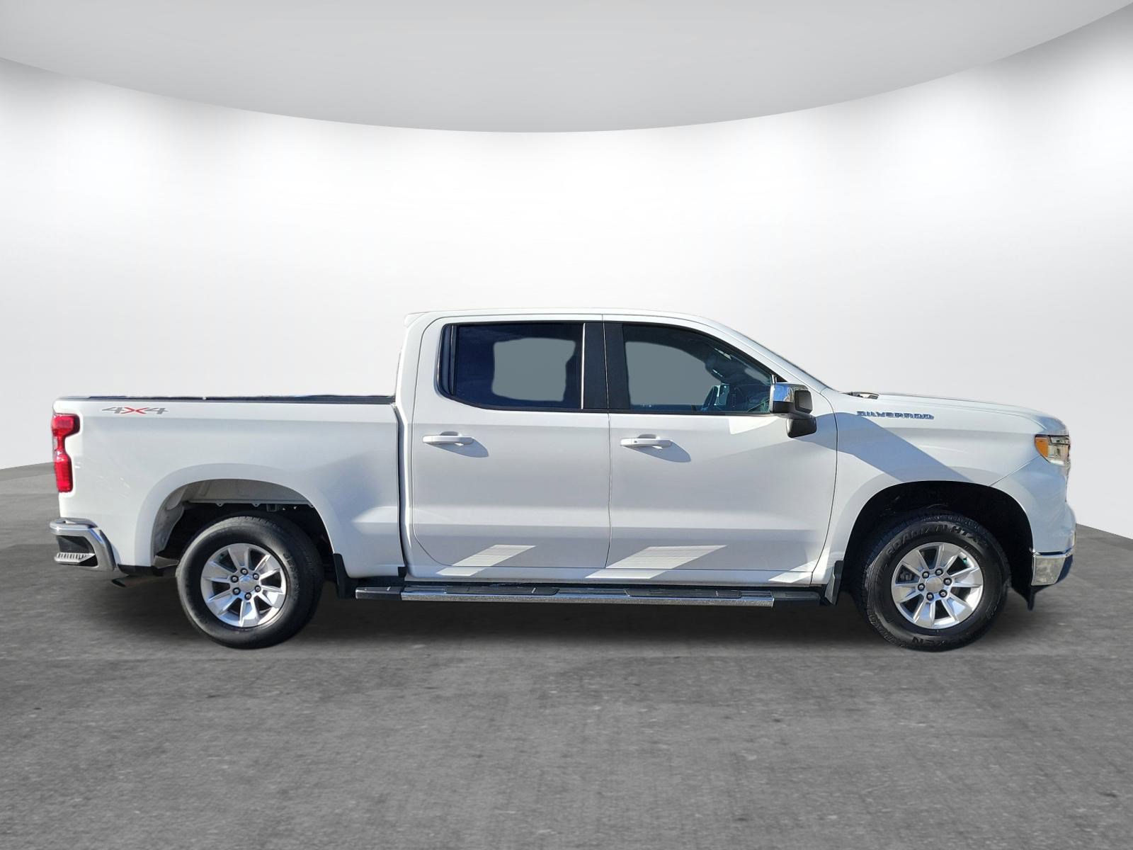 Used 2022 Chevrolet Silverado 1500 LT image 2