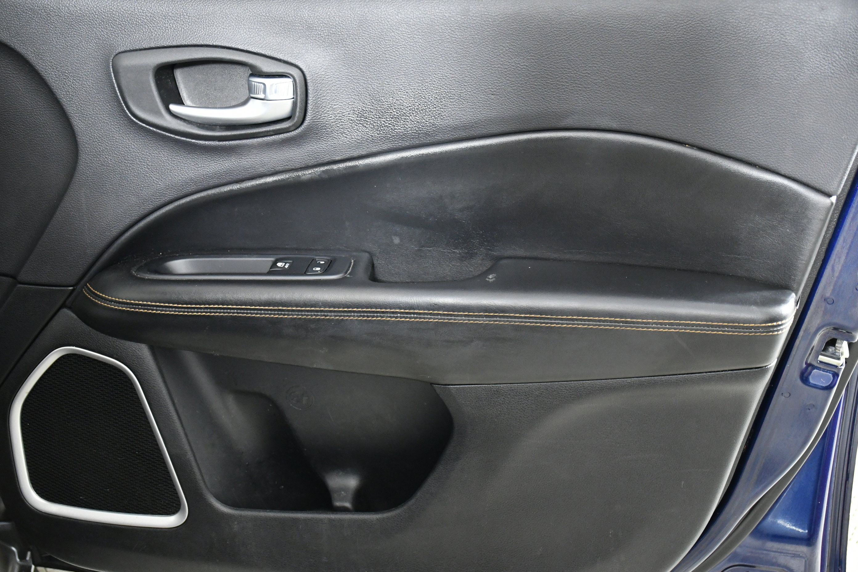 Used 2018 Jeep Compass Limited w/ Navigation Group image 31