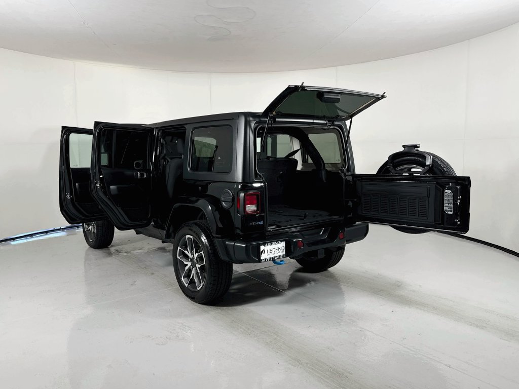 Used 2024 Jeep Wrangler Unlimited w/ Convenience Group AWD/4WD image 23