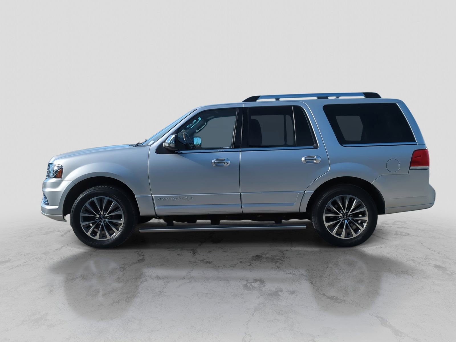 Used 2016 Lincoln Navigator Select image 3