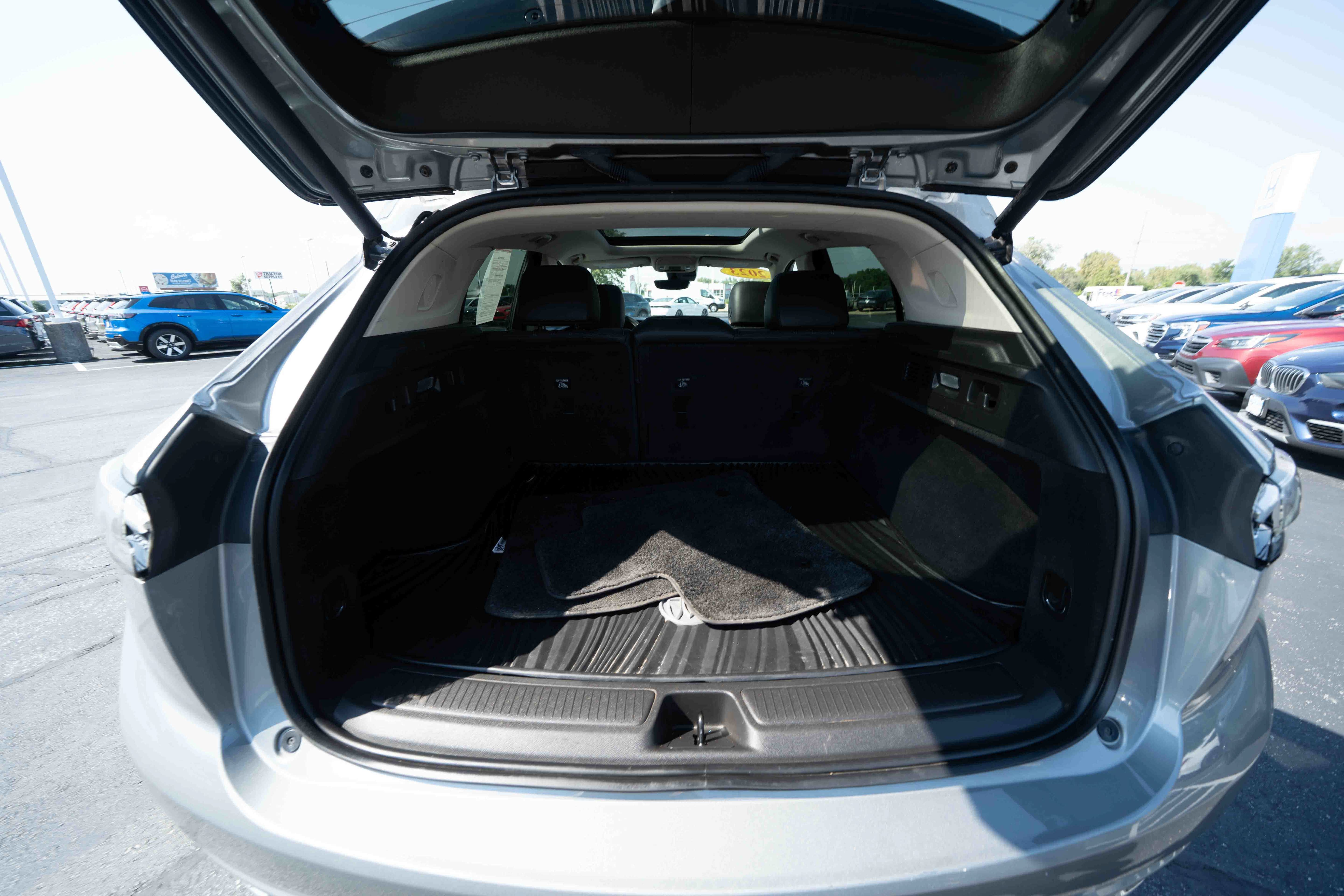 Used 2023 Buick Envision Avenir AWD/4WD image 28