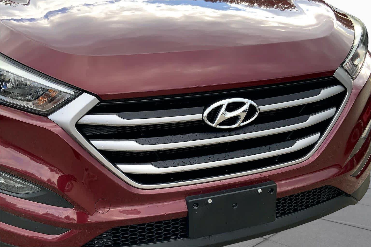 Used 2017 Hyundai Tucson SE w/ SE Popular Package 02 AWD/4WD image 32