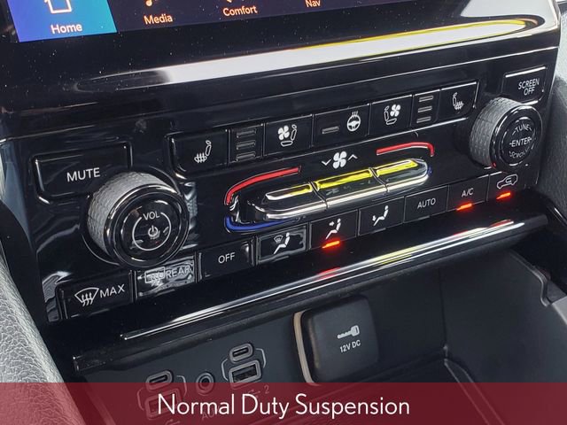 Used 2024 Jeep Grand Cherokee Overland w/ Luxury Tech Group IV AWD/4WD image 28