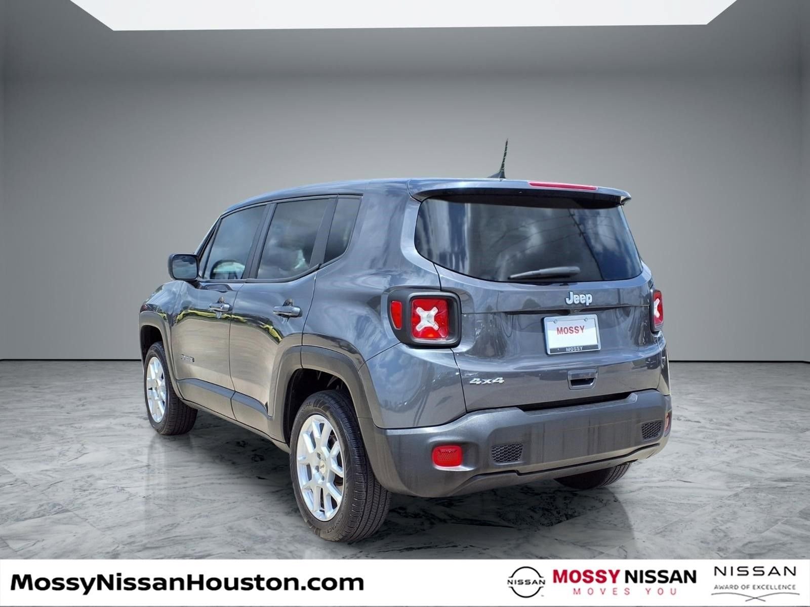 Used 2023 Jeep Renegade Latitude AWD/4WD image 2