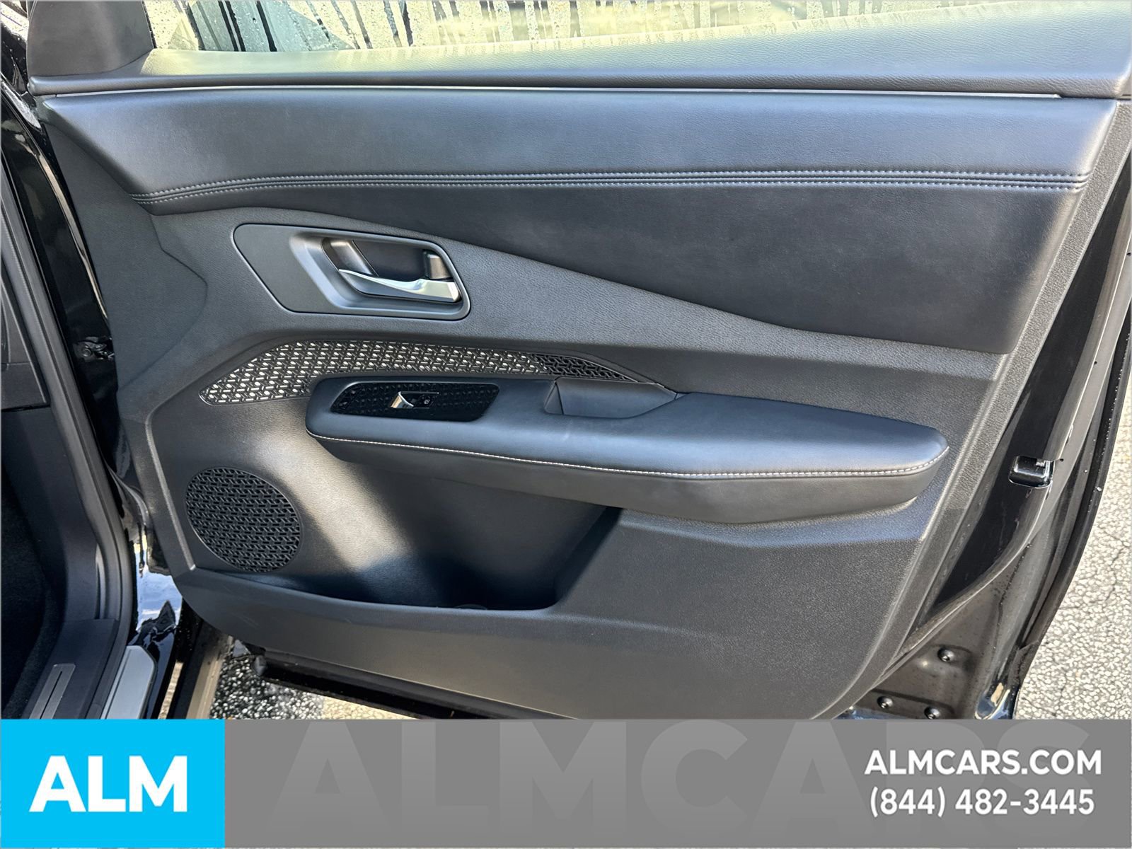 Used 2023 Nissan Ariya AWD image 16