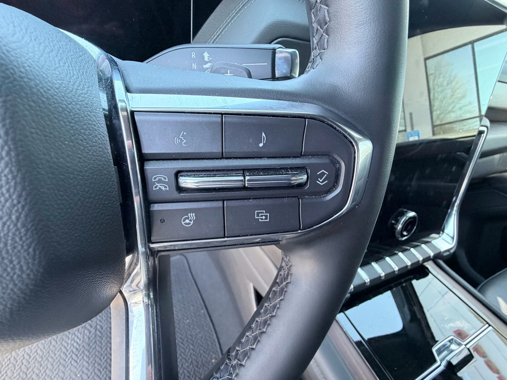 Used 2025 GMC Yukon XL Denali RWD image 17