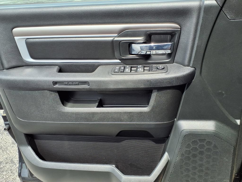 Used 2024 RAM 1500 Warlock AWD/4WD image 17