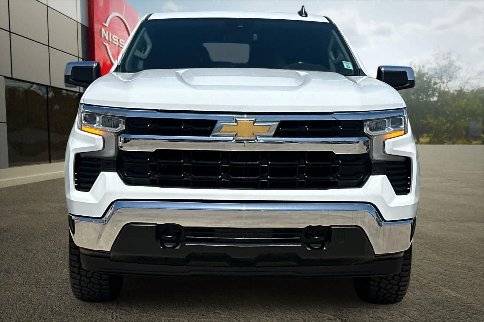 Used 2022 Chevrolet Silverado 1500 LT w/ Z71 Off-Road Package AWD/4WD image 11