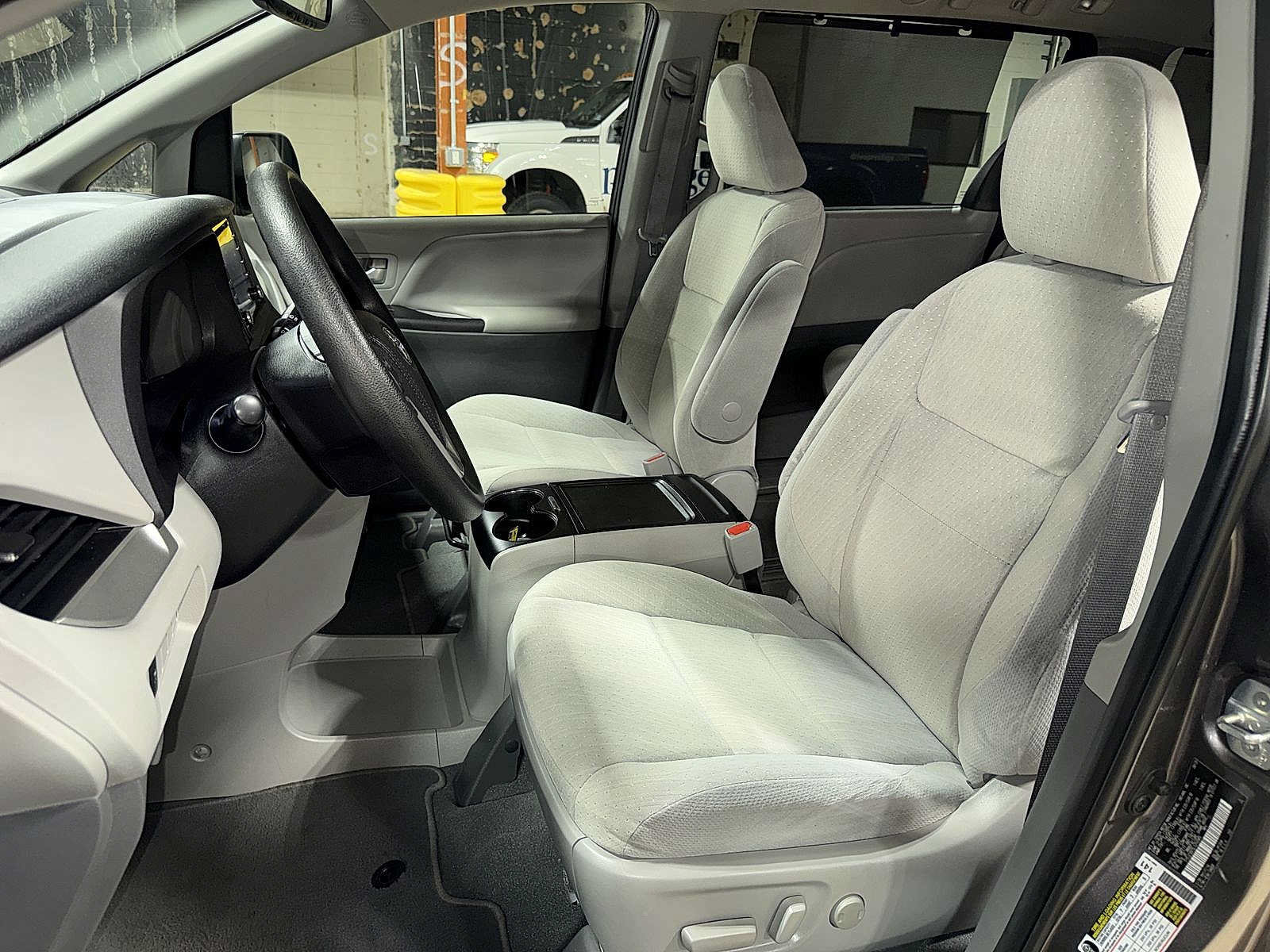 Used 2020 Toyota Sienna LE w/ LE Preferred Package AWD/4WD image 15