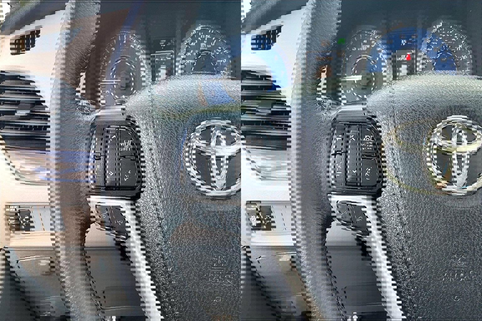 Used 2019 Toyota Sienna XLE image 23