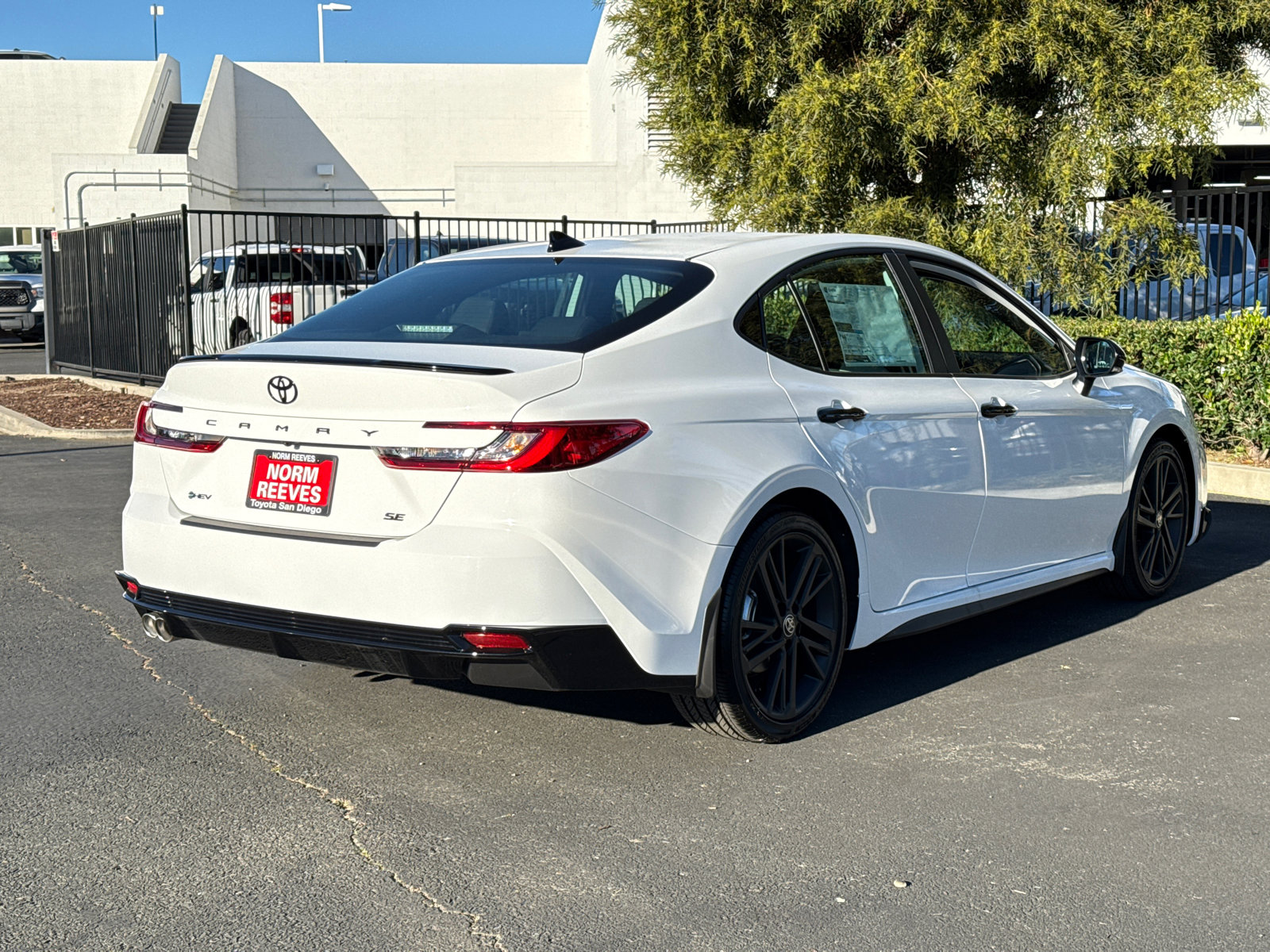 New 2026 Toyota Camry Hybrid FWD image 12