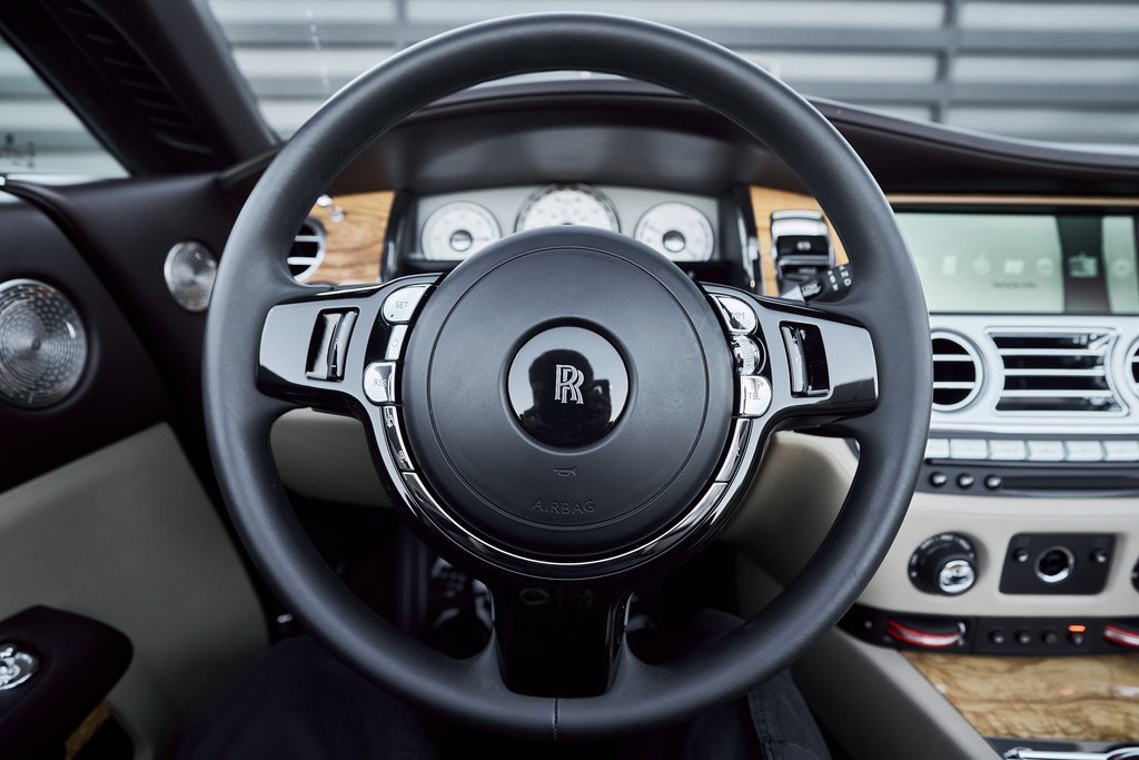 Used 2017 Rolls-Royce Dawn image 49
