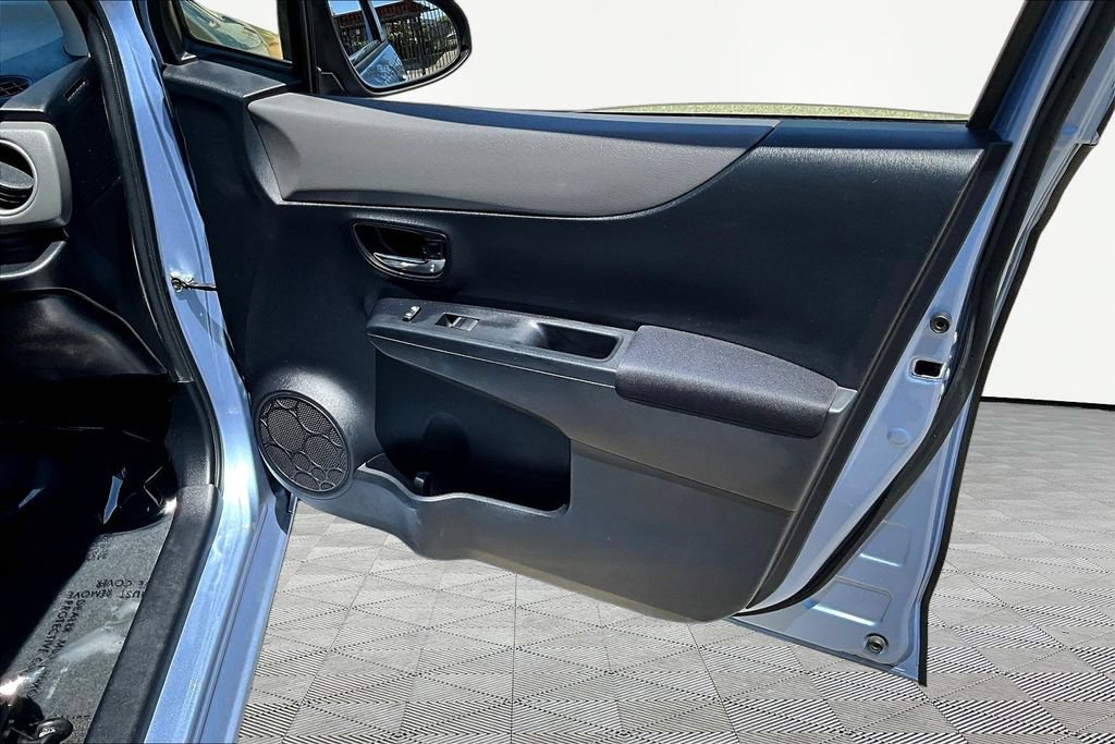 Used 2012 Toyota Yaris SE FWD image 26