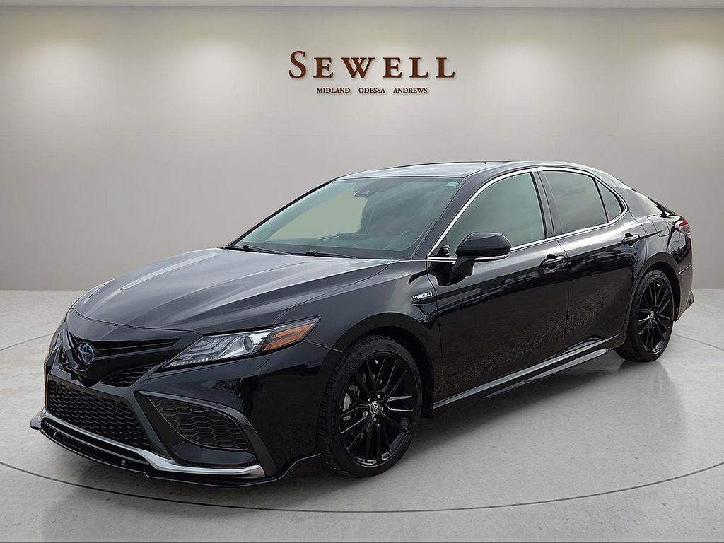 Used 2021 Toyota Camry XSE w/ Navigation Upgrade Package FWD image 1