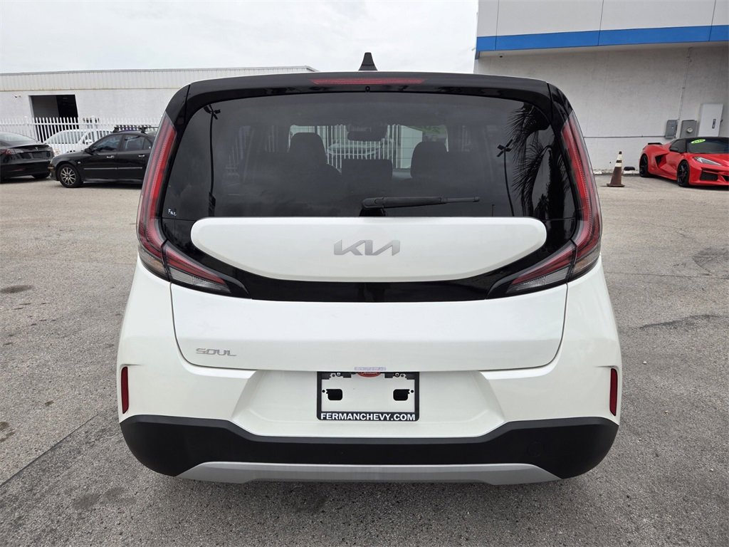 Used 2023 Kia Soul LX w/ LX Technology Package image 12